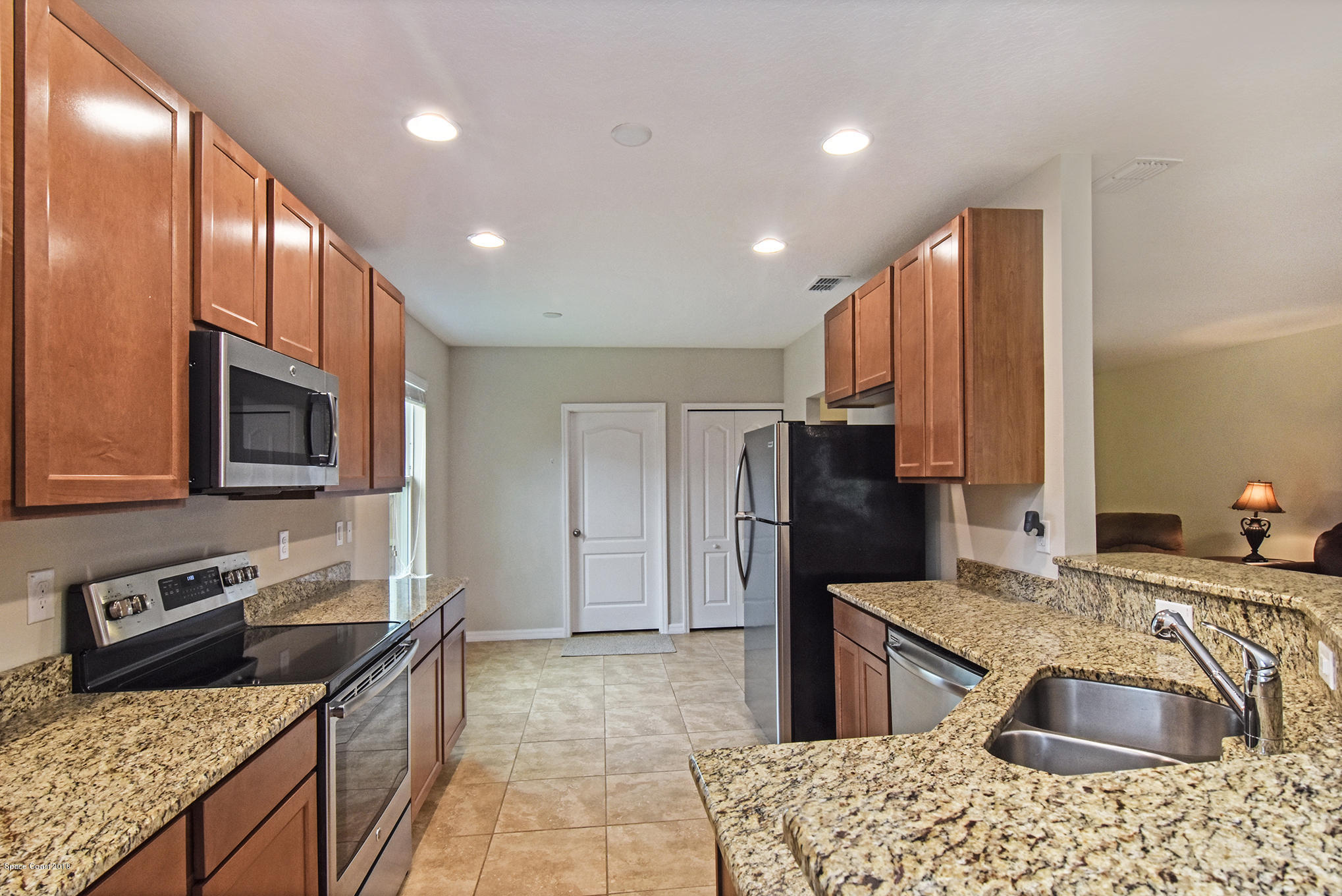 377 Rheine Road Northwest Palm Bay, FL 32907 - Photo 8 of 21 Kitchen