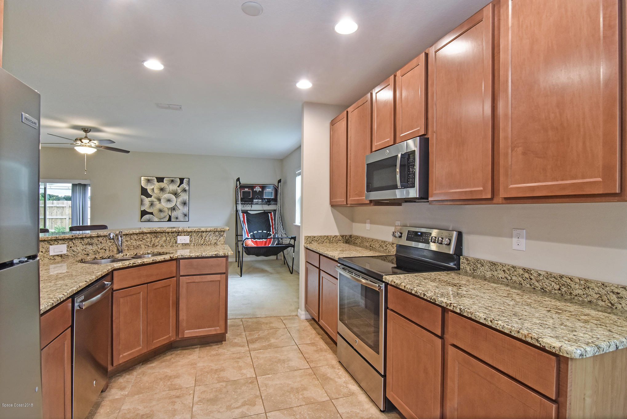 377 Rheine Road Northwest Palm Bay, FL 32907 - Photo 9 of 21 Kitchen