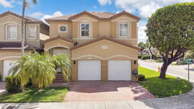 $750,000 | 7427 Northwest 113th Path, Doral, FL 33178