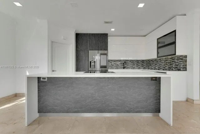 $750,000 | 7427 Northwest 113th Path, Doral, FL 33178