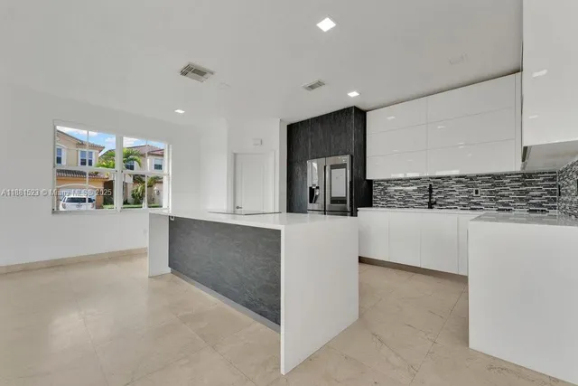 $750,000 | 7427 Northwest 113th Path, Doral, FL 33178