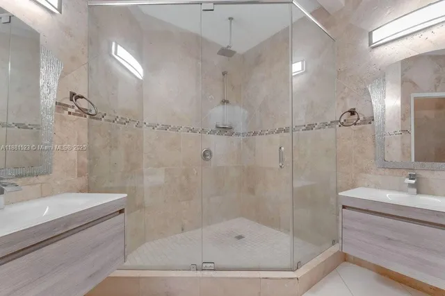 $750,000 | 7427 Northwest 113th Path, Doral, FL 33178