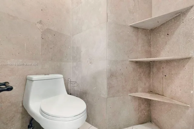 $750,000 | 7427 Northwest 113th Path, Doral, FL 33178