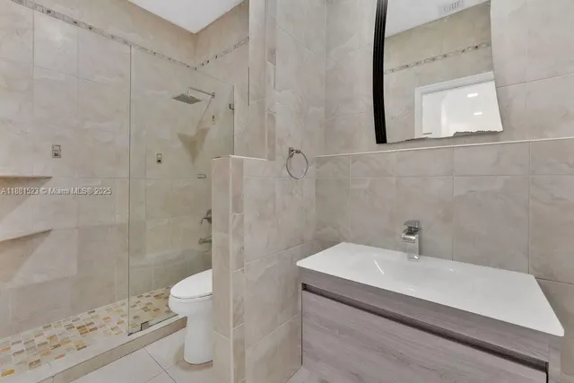 $750,000 | 7427 Northwest 113th Path, Doral, FL 33178