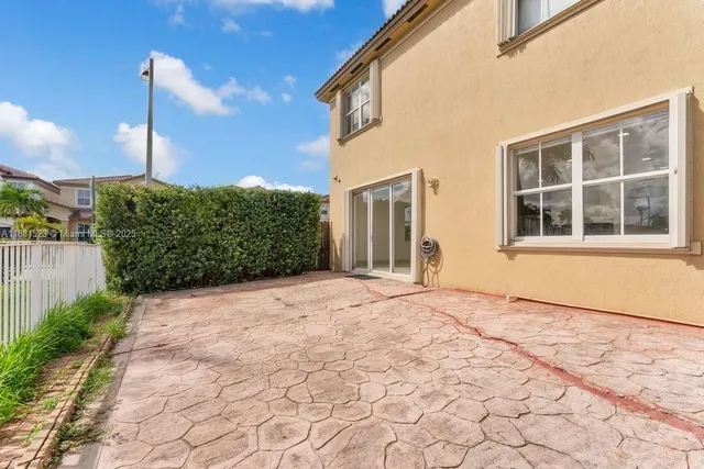 $750,000 | 7427 Northwest 113th Path, Doral, FL 33178