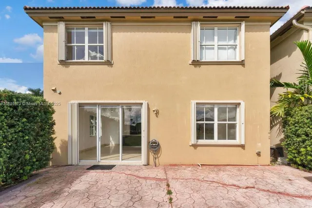 $750,000 | 7427 Northwest 113th Path, Doral, FL 33178