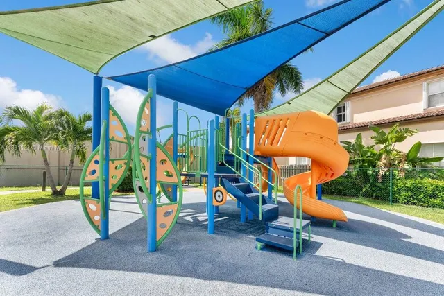 $750,000 | 7427 Northwest 113th Path, Doral, FL 33178