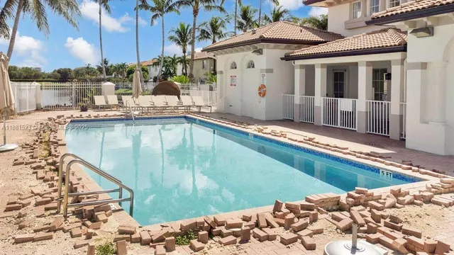 $750,000 | 7427 Northwest 113th Path, Doral, FL 33178