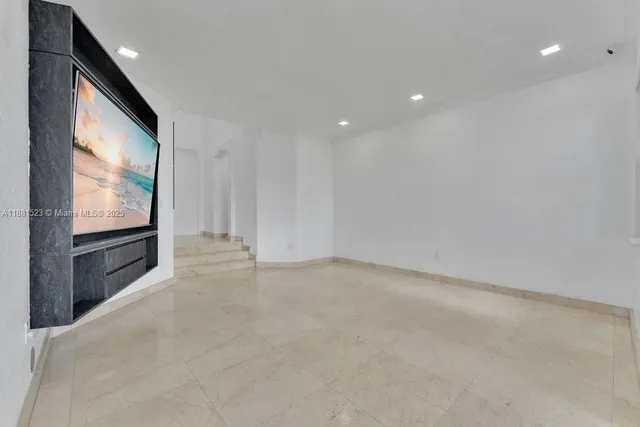 $750,000 | 7427 Northwest 113th Path, Doral, FL 33178