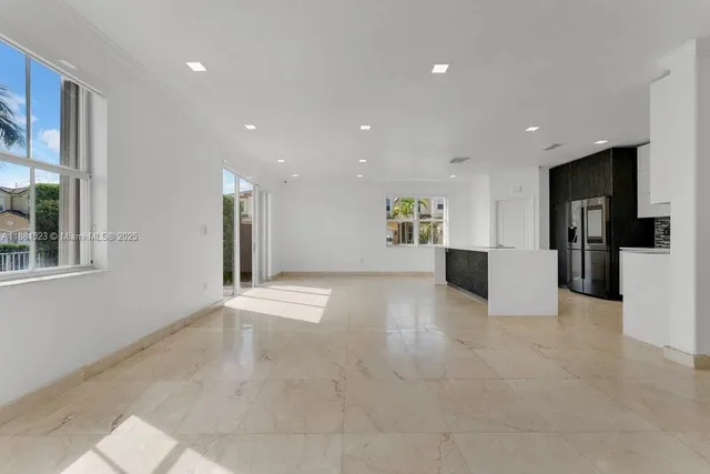 $750,000 | 7427 Northwest 113th Path, Doral, FL 33178