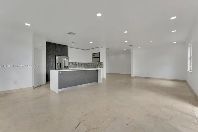 $750,000 | 7427 Northwest 113th Path, Doral, FL 33178