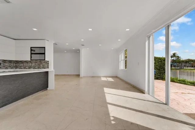 $750,000 | 7427 Northwest 113th Path, Doral, FL 33178