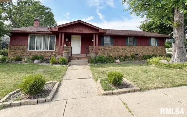 $224,900 | 4303 West Lynnhurst Drive, Peoria, IL 61615