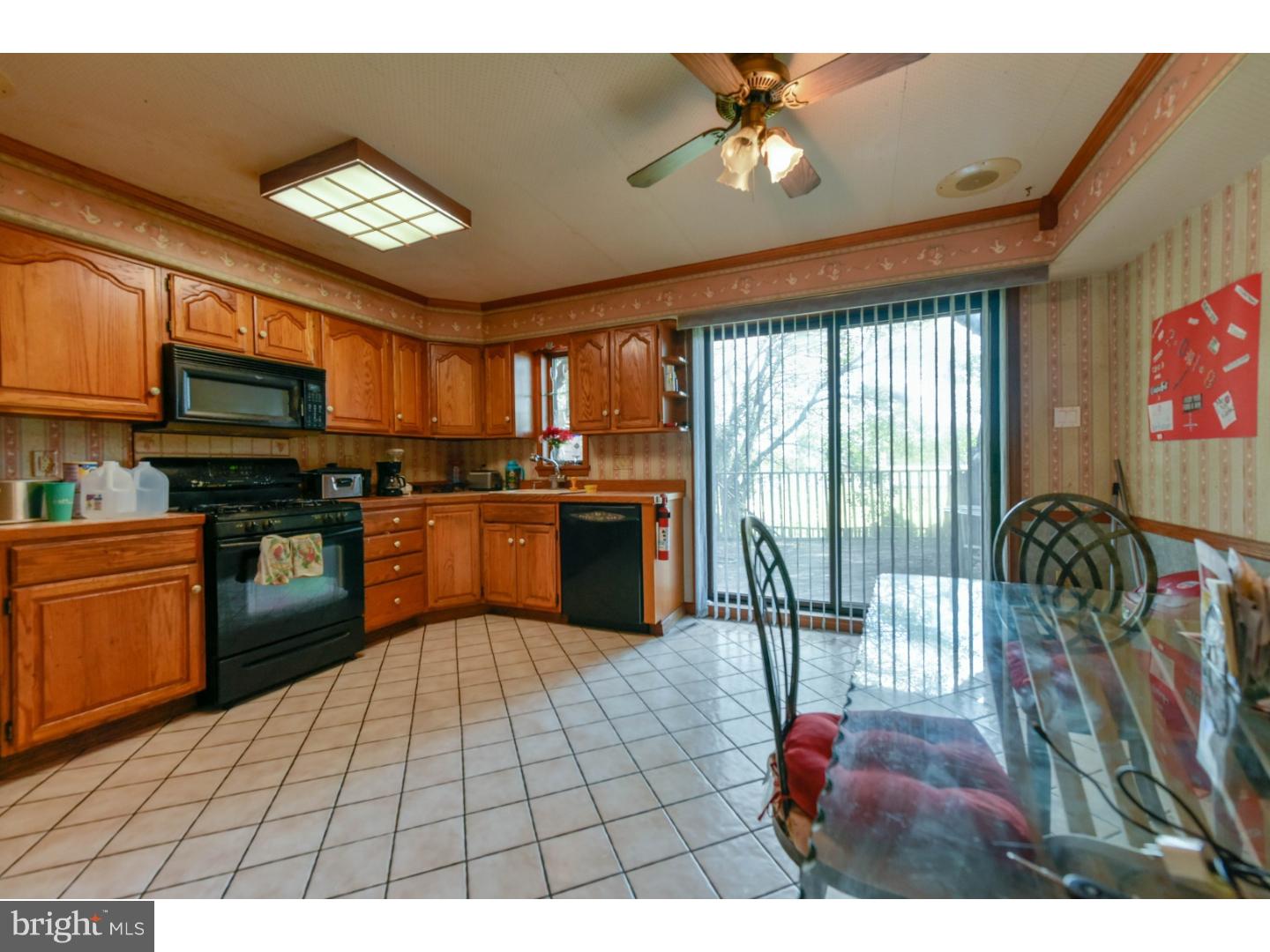 1052 South Merrimac Road Camden, NJ 08104 - Photo 4 of 18