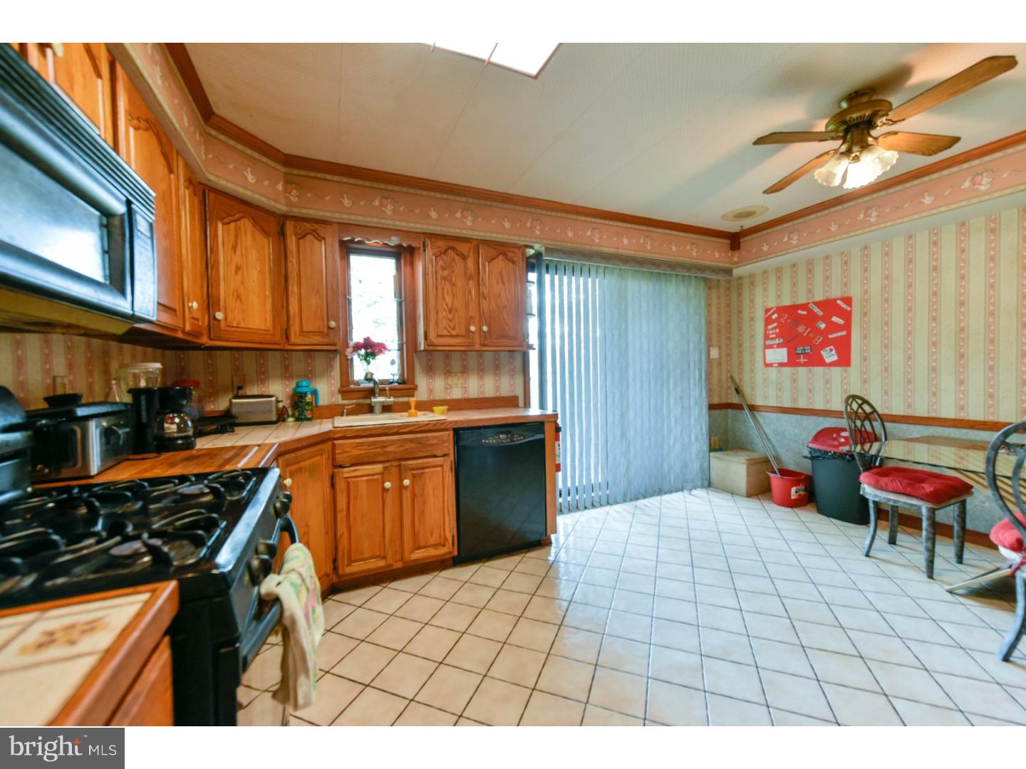 1052 South Merrimac Road Camden, NJ 08104 - Photo 5 of 18