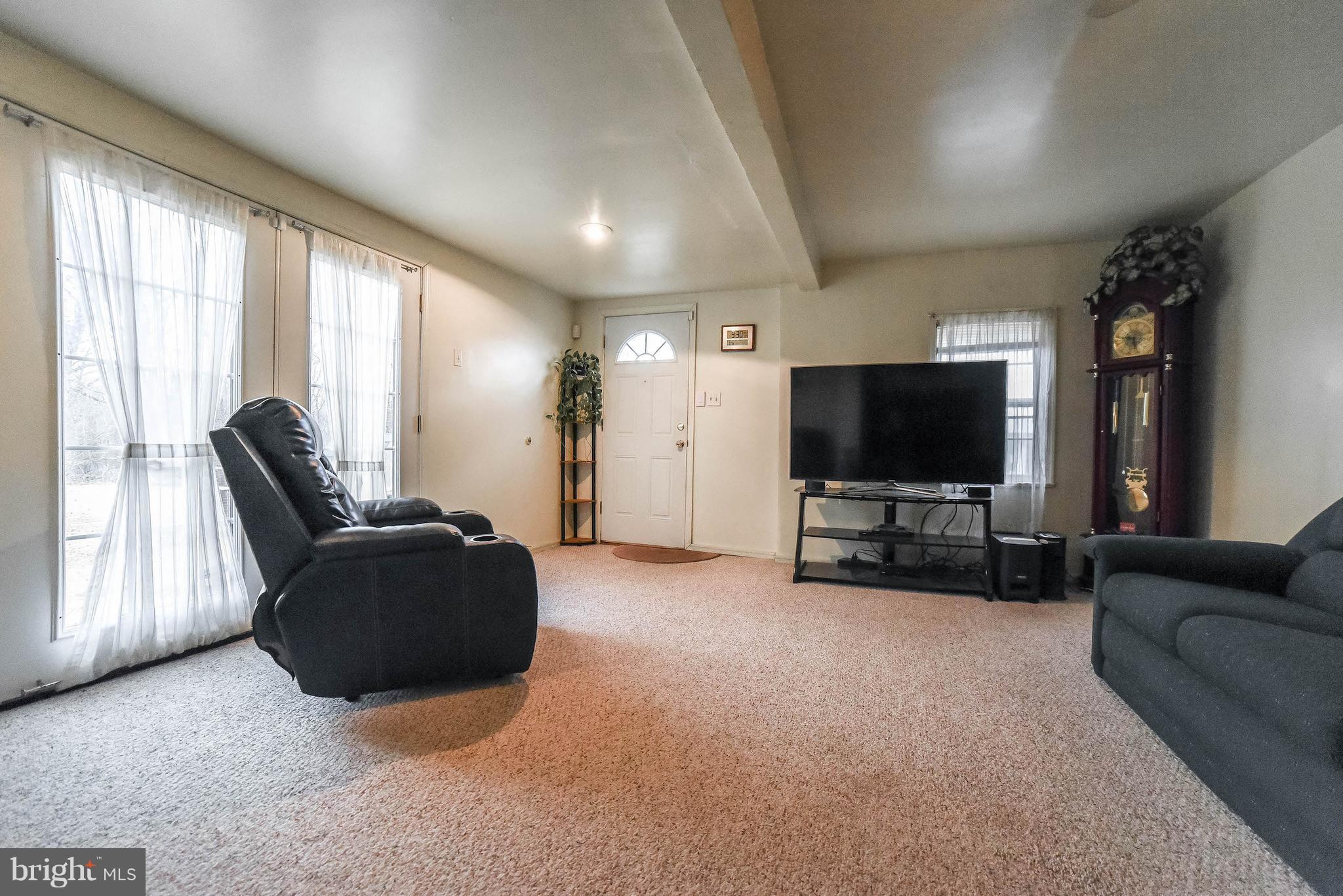 2920 Tucker Road Fort Washington, MD 20744 - Photo 6 of 28 Living Room