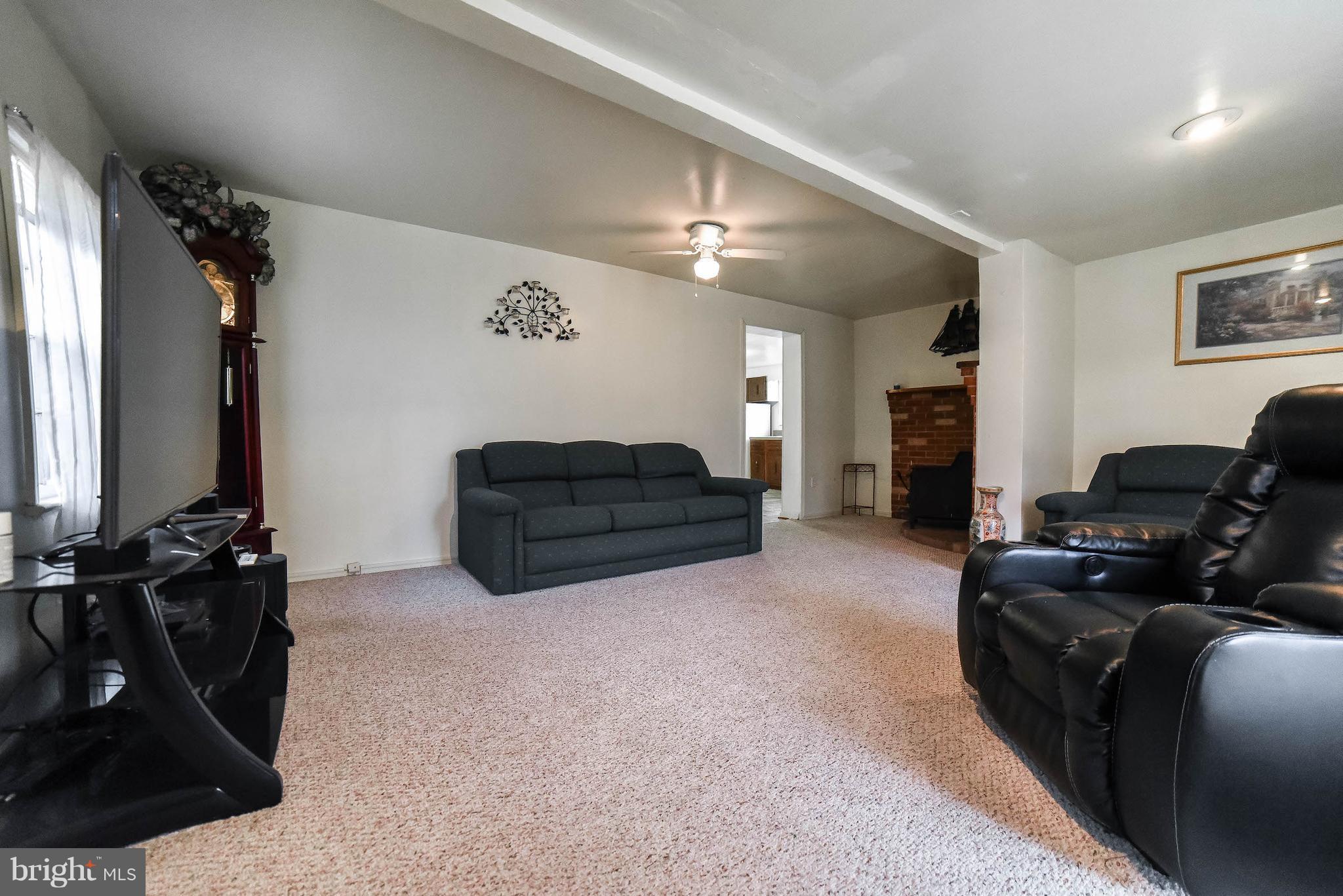 2920 Tucker Road Fort Washington, MD 20744 - Photo 7 of 28 Living Room