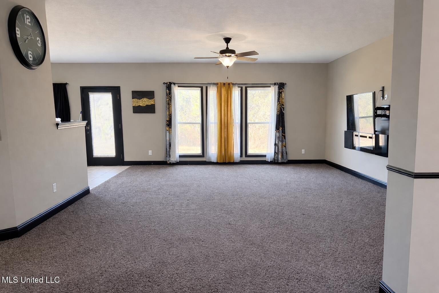 174 Hardy Williams Road Pinola, MS 39149 - Photo 9 of 22 LIVING ROOM