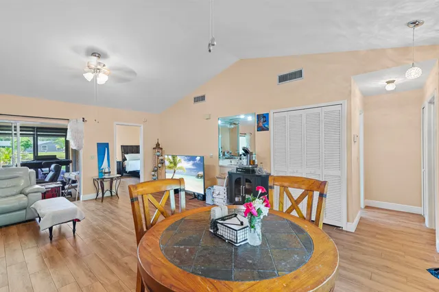 $279,000 | 160 Ramblewood Circle, Royal Palm Beach, FL 33411