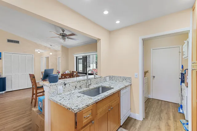 $279,000 | 160 Ramblewood Circle, Royal Palm Beach, FL 33411