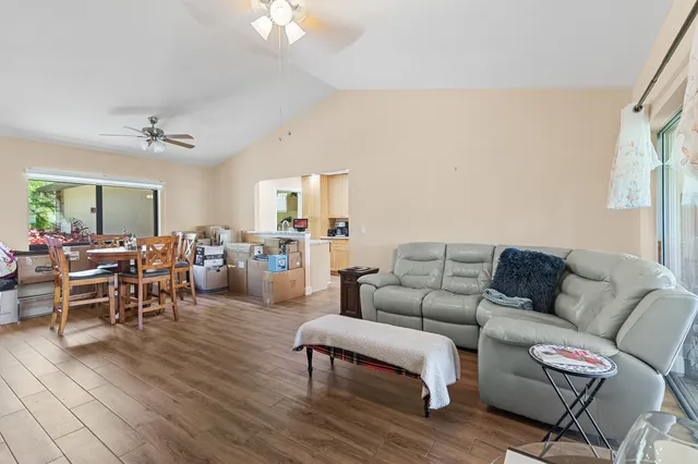 $279,000 | 160 Ramblewood Circle, Royal Palm Beach, FL 33411