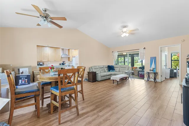 $279,000 | 160 Ramblewood Circle, Royal Palm Beach, FL 33411