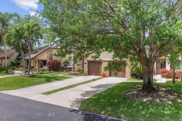 $279,000 | 160 Ramblewood Circle, Royal Palm Beach, FL 33411