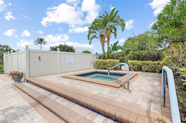 $279,000 | 160 Ramblewood Circle, Royal Palm Beach, FL 33411
