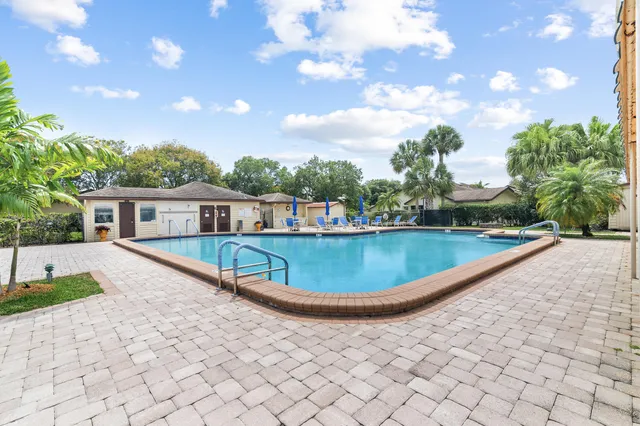 $279,000 | 160 Ramblewood Circle, Royal Palm Beach, FL 33411