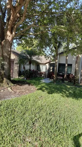 $279,000 | 160 Ramblewood Circle, Royal Palm Beach, FL 33411