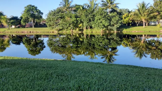 $279,000 | 160 Ramblewood Circle, Royal Palm Beach, FL 33411