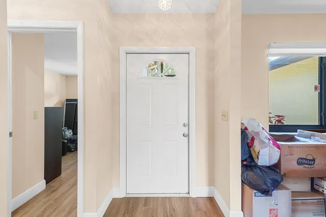 $279,000 | 160 Ramblewood Circle, Royal Palm Beach, FL 33411