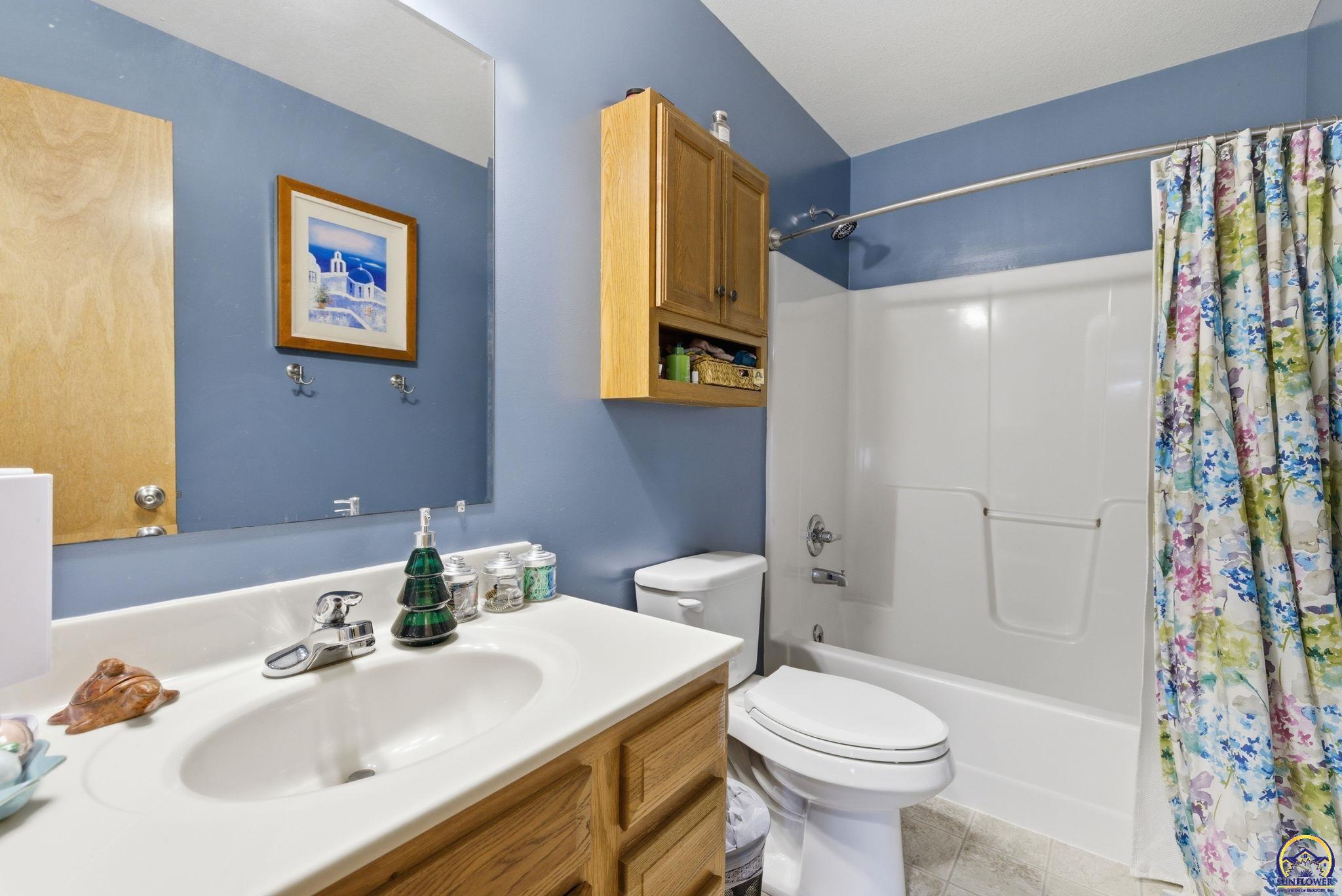 4007 Northwest Fielding Terrace Topeka, KS 66618 - Photo 33 of 41