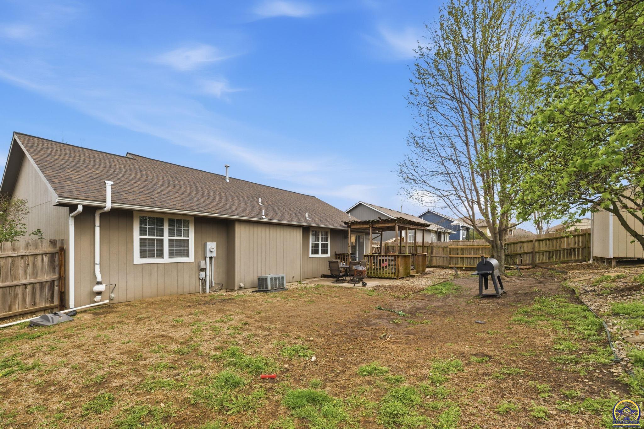 4007 Northwest Fielding Terrace Topeka, KS 66618 - Photo 4 of 41