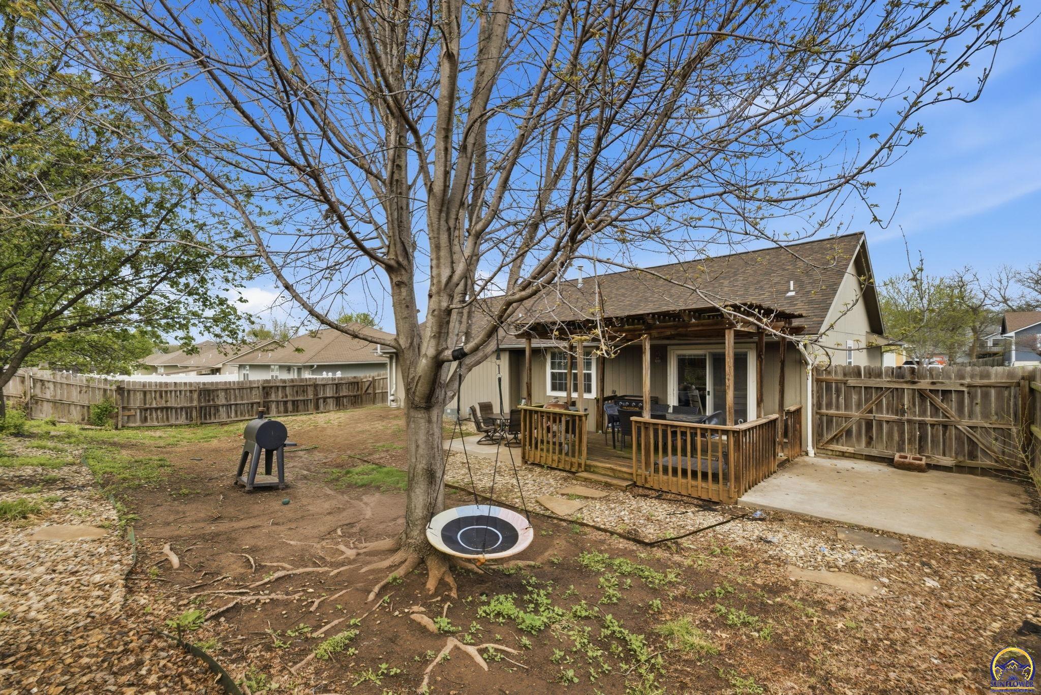 4007 Northwest Fielding Terrace Topeka, KS 66618 - Photo 7 of 41