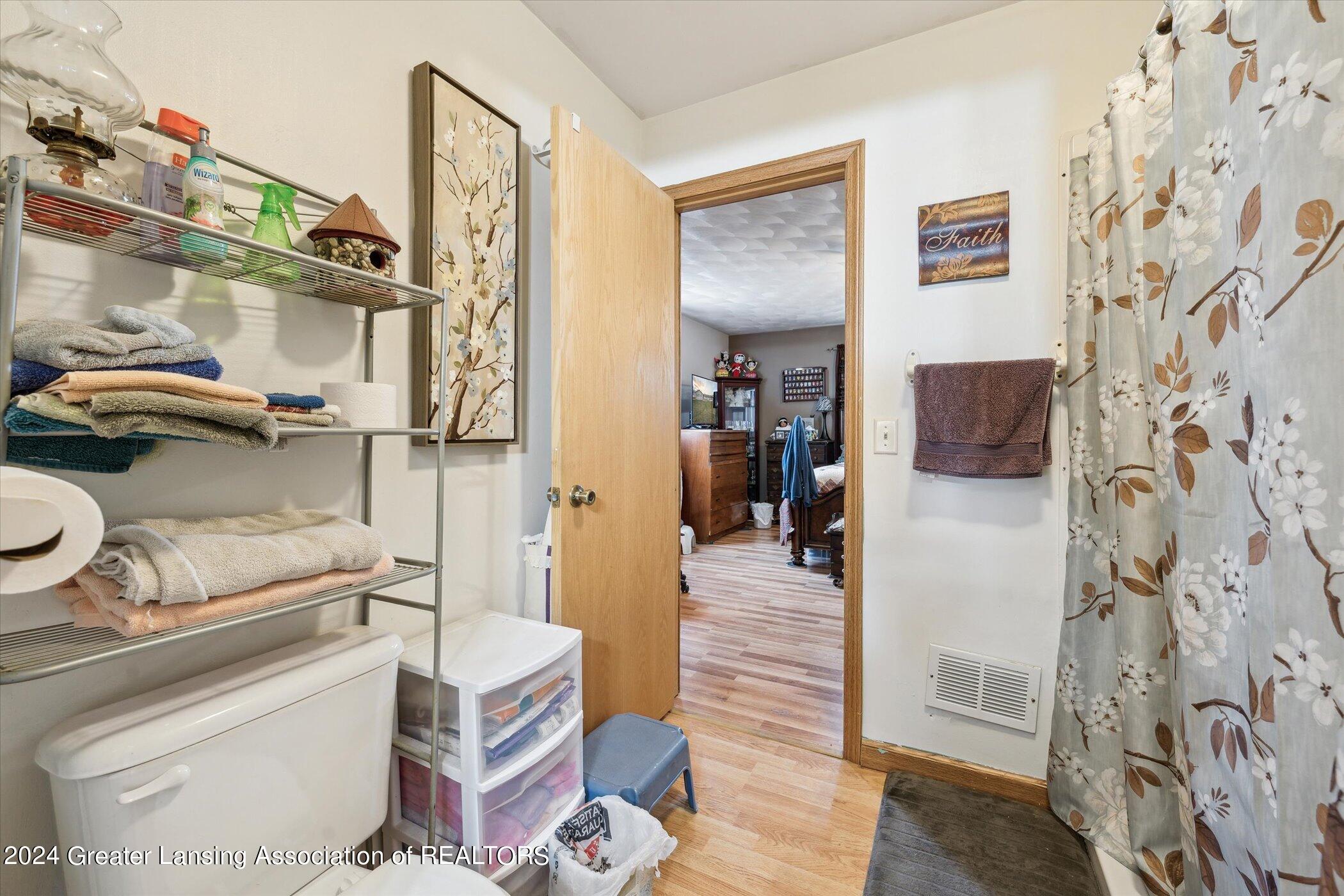 1810 West Jason Road Dewitt, MI 48820 - Photo 26 of 50 26-1810-W-Jason-Rd-DeWitt-MI-48820-Windo