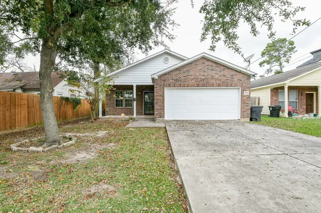 a view of a house with a yard and garage