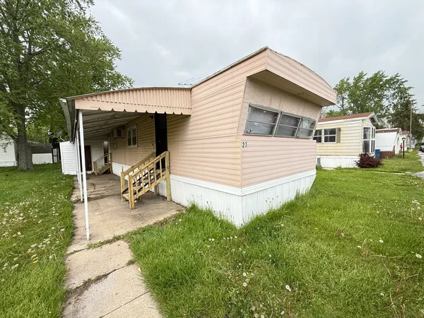 $9,999 | 1712 South Dixie Highway, Unit 27, Crete, IL 60417