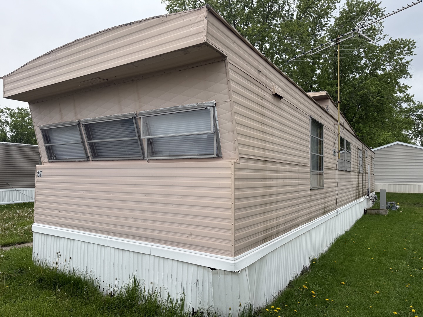 1712 South Dixie Highway, Unit 27 Crete, IL 60417 - Photo 2 of 13 a view of a house with a yard