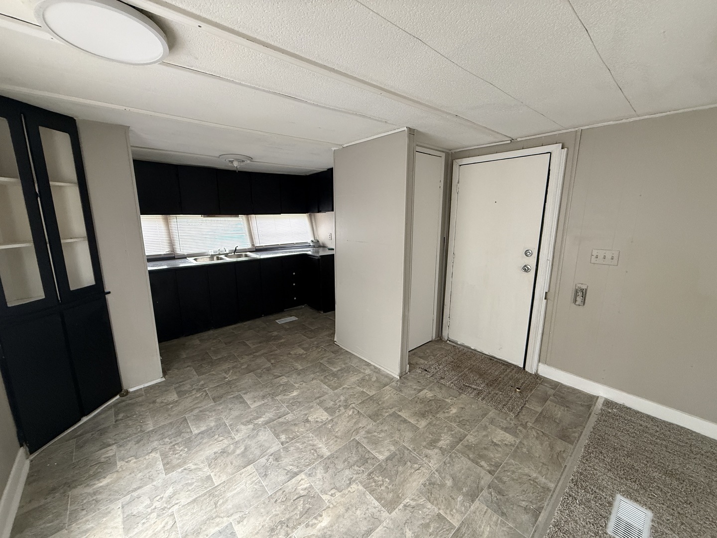 1712 South Dixie Highway, Unit 27 Crete, IL 60417 - Photo 6 of 13 a view of room with a sink and window