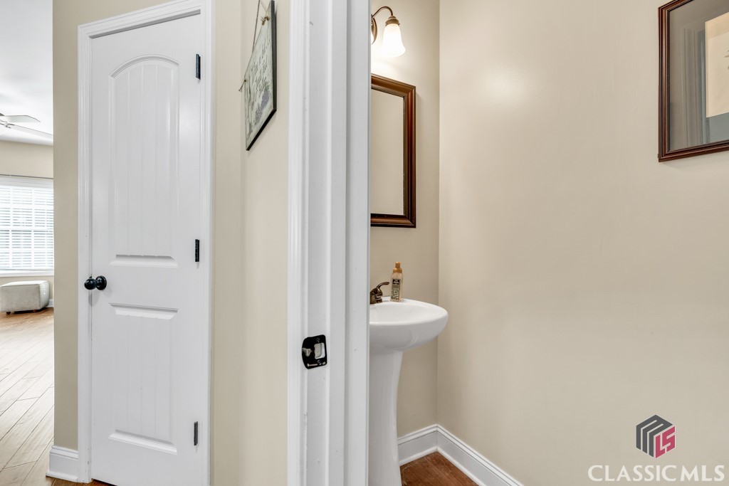 1102 Blackstone Way Atlanta, GA 30339 - Photo 20 of 43 Convenient Half Bath