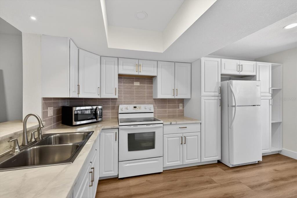 3326 Laurel View Drive Brandon, FL 33511 - Photo 8 of 33