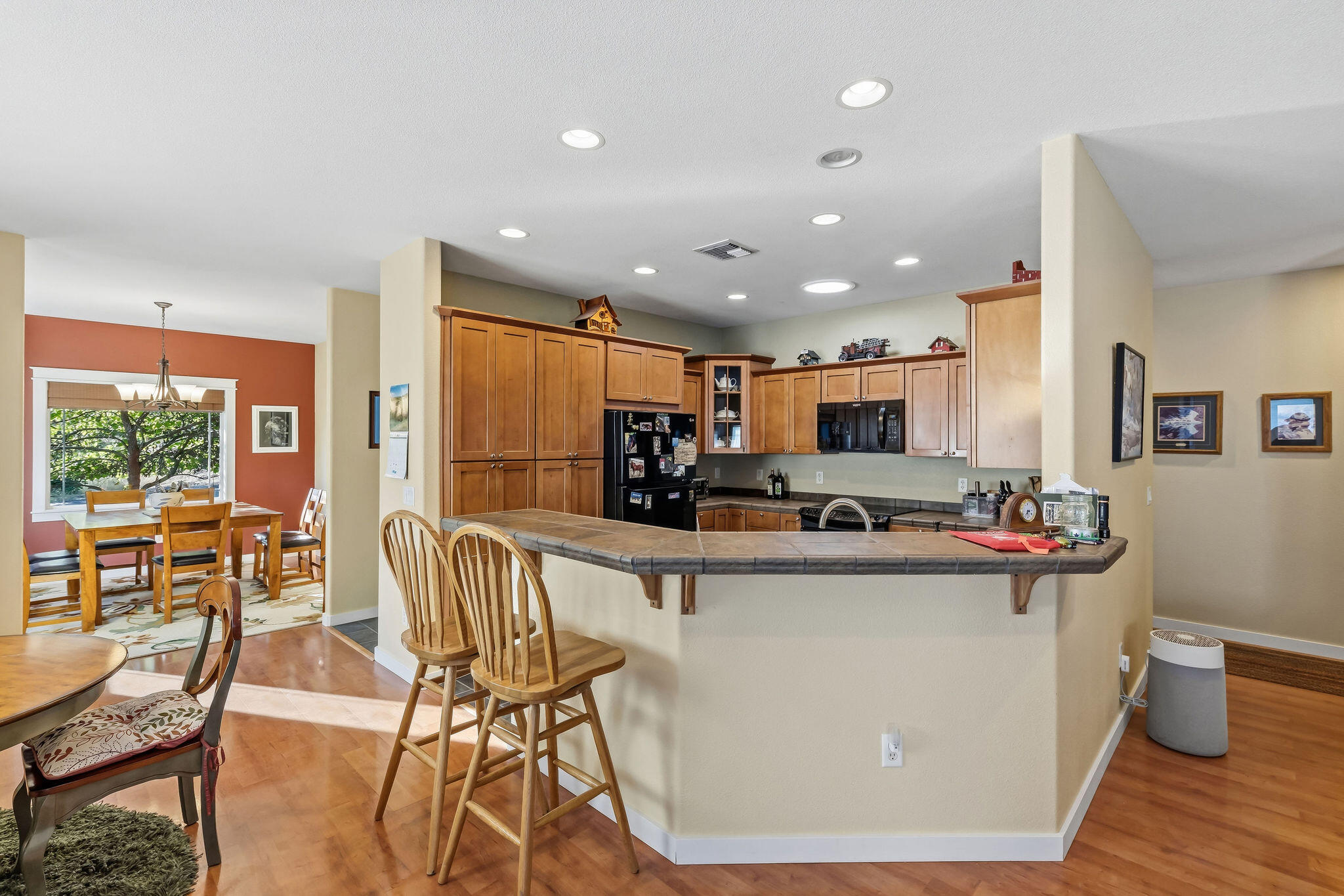 158 Rockingham Circle Eagle Point, OR 97524 - Photo 10 of 58 079A9366(1)