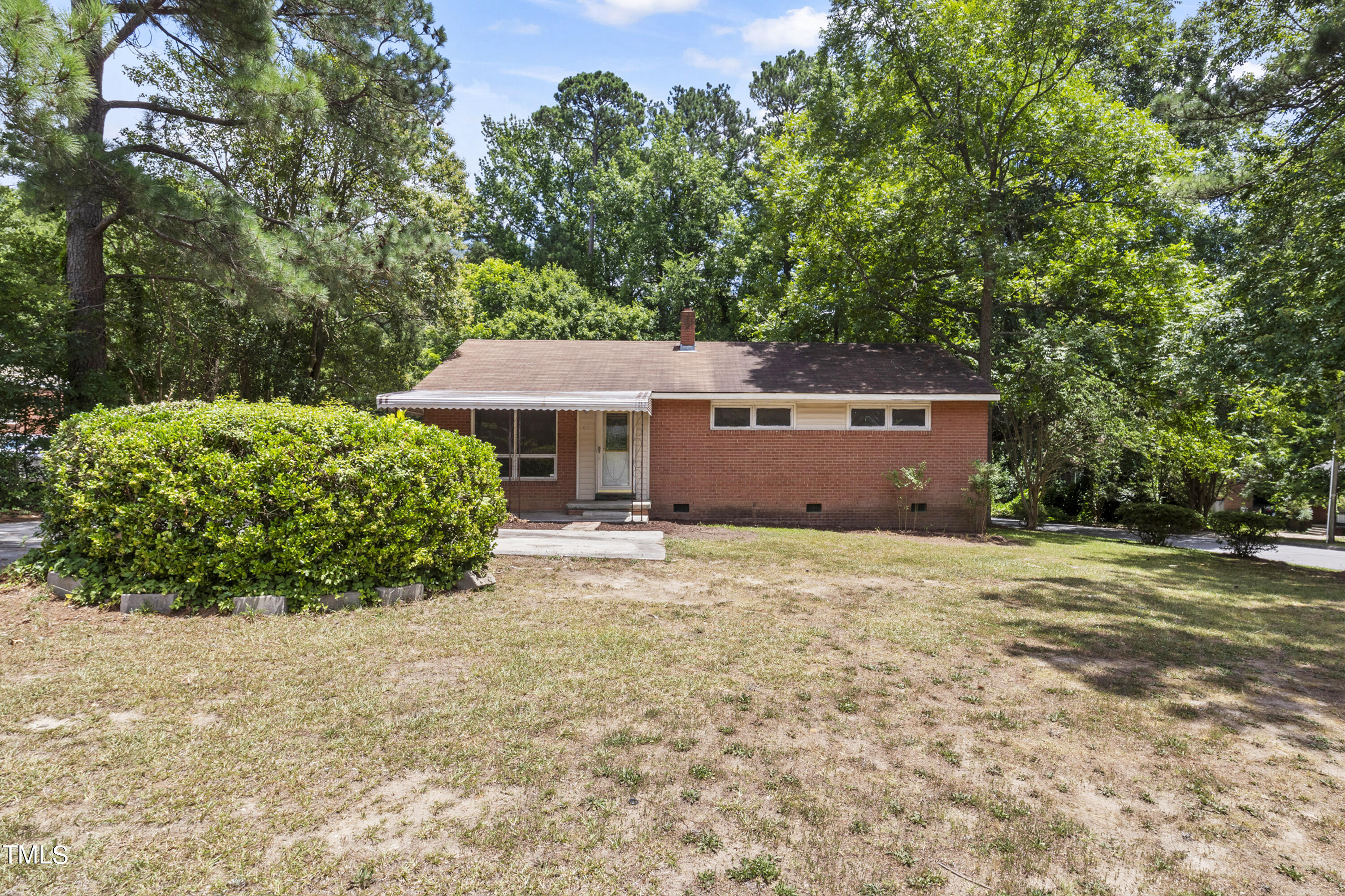 633 Ashford Street Raleigh, NC 27610 - Photo 3 of 25 05-20240620_633 Ashford St028