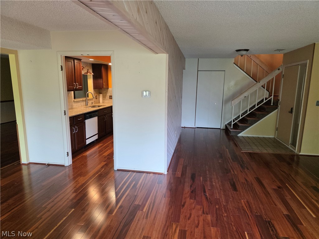 879 Hampton Ridge Drive Akron, OH 44313 - Photo 6 of 32