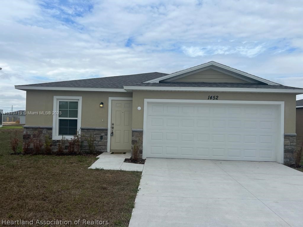 1452 Stone Circle Sebring, FL 33870 - Photo 1 of 17