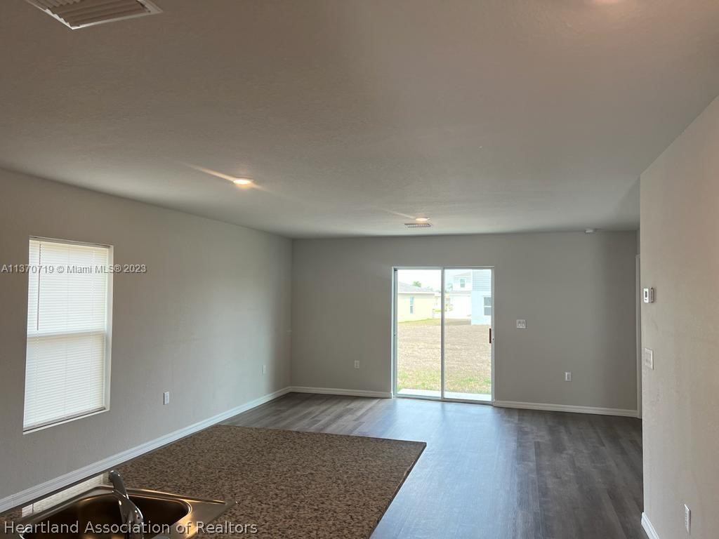 1452 Stone Circle Sebring, FL 33870 - Photo 5 of 17