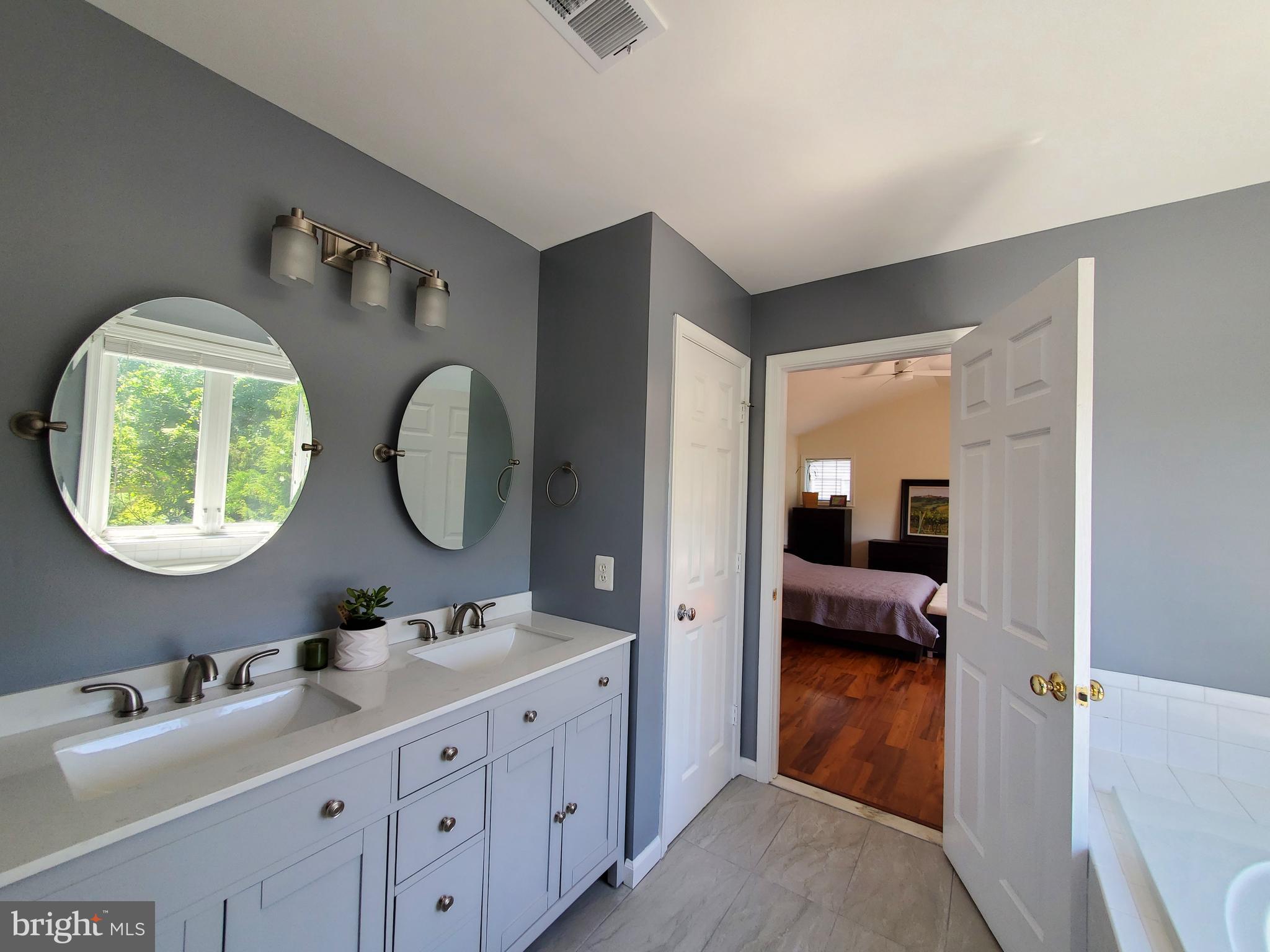 26222 Ocala Circle Chantilly, VA 20152 - Photo 26 of 70 Owner's bathroom