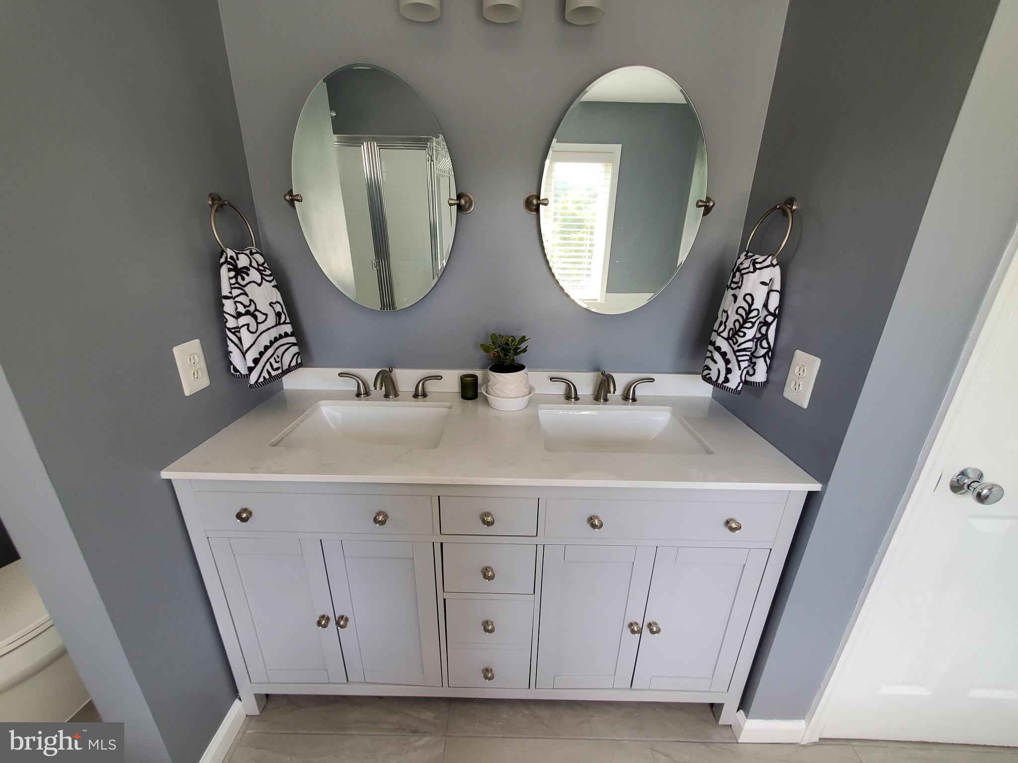 26222 Ocala Circle Chantilly, VA 20152 - Photo 27 of 70 Owner's bath