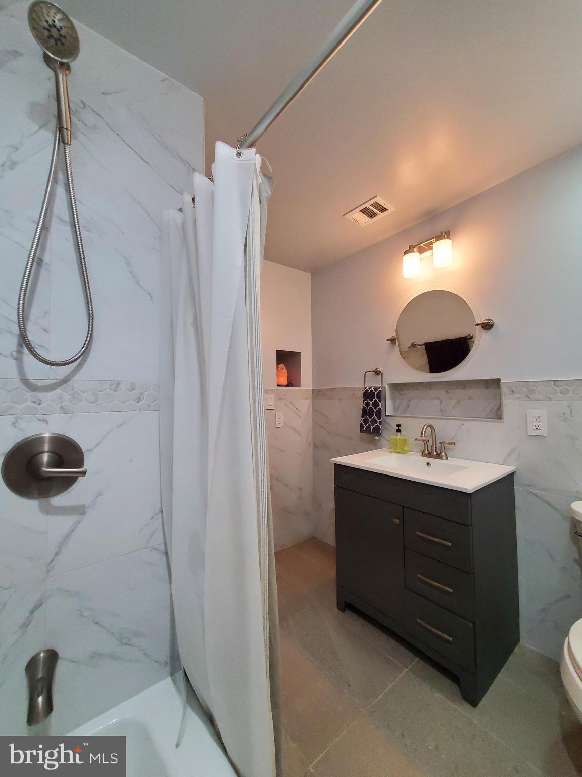 26222 Ocala Circle Chantilly, VA 20152 - Photo 37 of 70 Bathroom 2